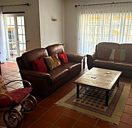 Spacious In D'el Rey Guest house